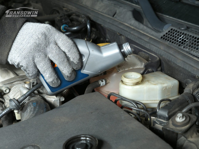 Khi nào cần thay dầu phanh ô tô?