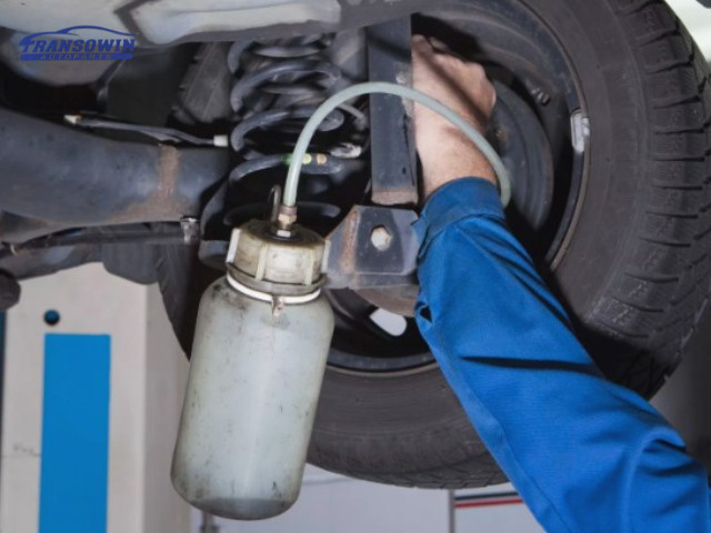 Khi nào cần thay dầu phanh ô tô?